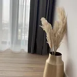 Onyx 57 - Beautiful 2 Bedrooms Cathedral View - Luxury - Free Parking * Бухарест