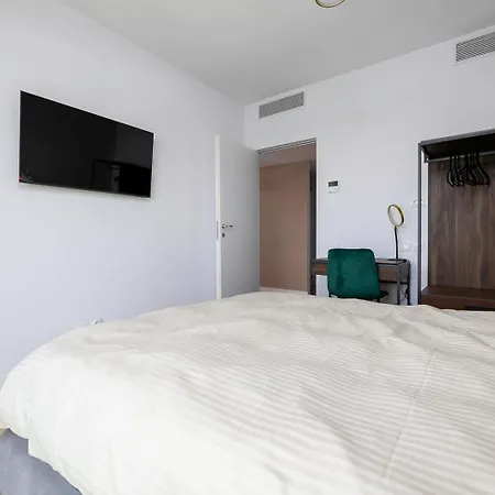 Onyx 57 - Luxurious 10th Floor Cathedral View Balcony 2br 2ba 100m From Marriott Apartment