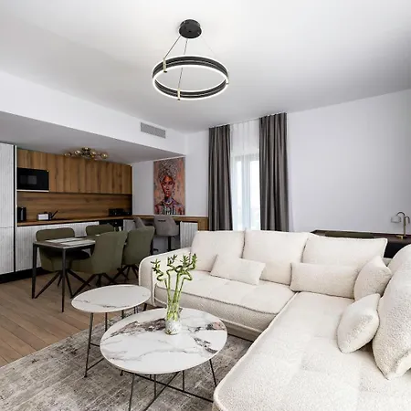 Onyx 57 - Luxurious 10th Floor Cathedral View Balcony 2br 2ba 100m From Marriott Apartment