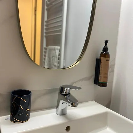 Апартаменти Onyx 57 - Luxurious 10th Floor Cathedral View Balcony 2br 2ba 100m From Marriott Бухарест