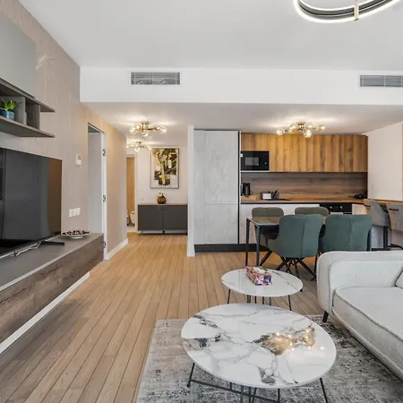 Onyx 57 - Beautiful 2 Bedrooms Cathedral View - Luxury - Free Parking Bucarest