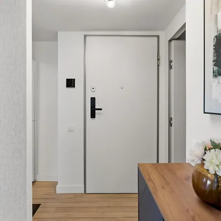 Onyx 57 - Beautiful 2 Bedrooms Cathedral View - Luxury - Free Parking Bucarest