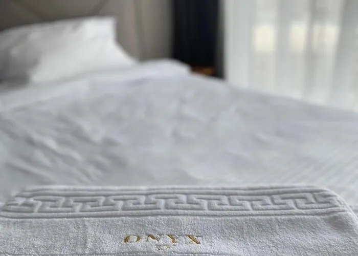 Onyx 57 - Luxurious 10th Floor Cathedral View Balcony 2br 2ba 100m From Marriott *