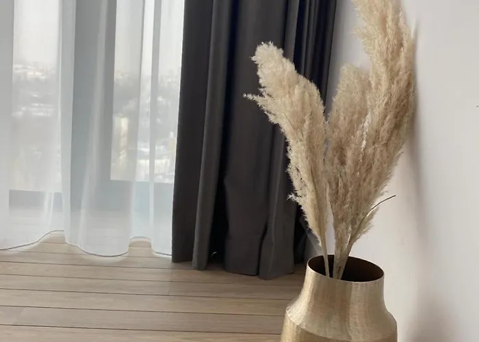 Onyx 57 - Luxurious 10th Floor Cathedral View Balcony 2br 2ba 100m From Marriott * Бухарест