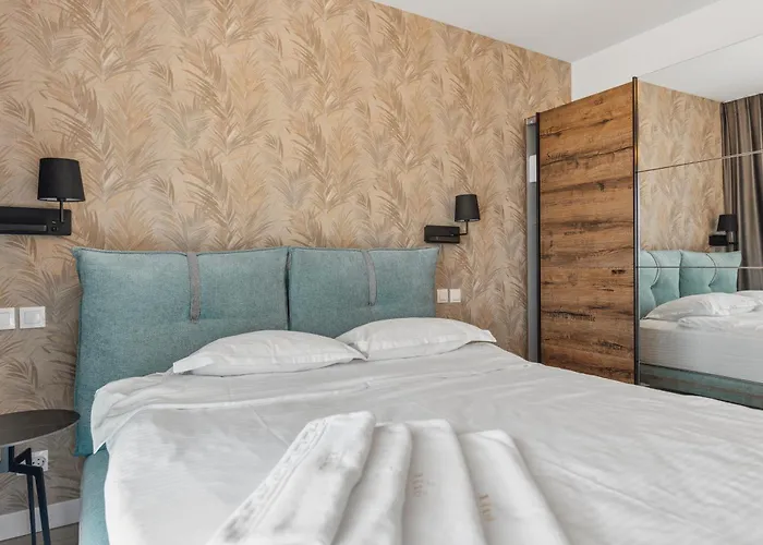 Onyx 57 - Beautiful 2 Bedrooms Cathedral View - Luxury - Free Parking Apartment